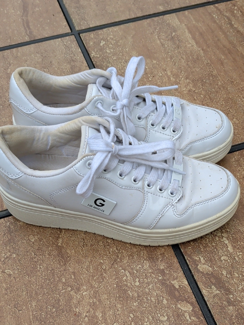 GBG Los Angeles Low-Top Sneakers